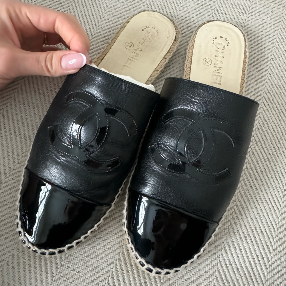 CHANEL Black Patent CC Logo Double
Sole Espadrille Slide Shoes Size 39